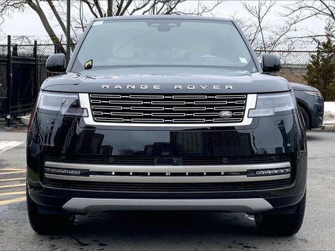 New 2026 Land Rover Range Rover Long Wheelbase SE AWD/4WD image 3