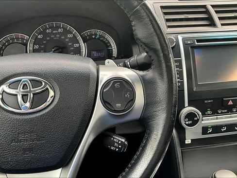 Used 2014 Toyota Camry SE w/ Moonroof Package FWD image 11
