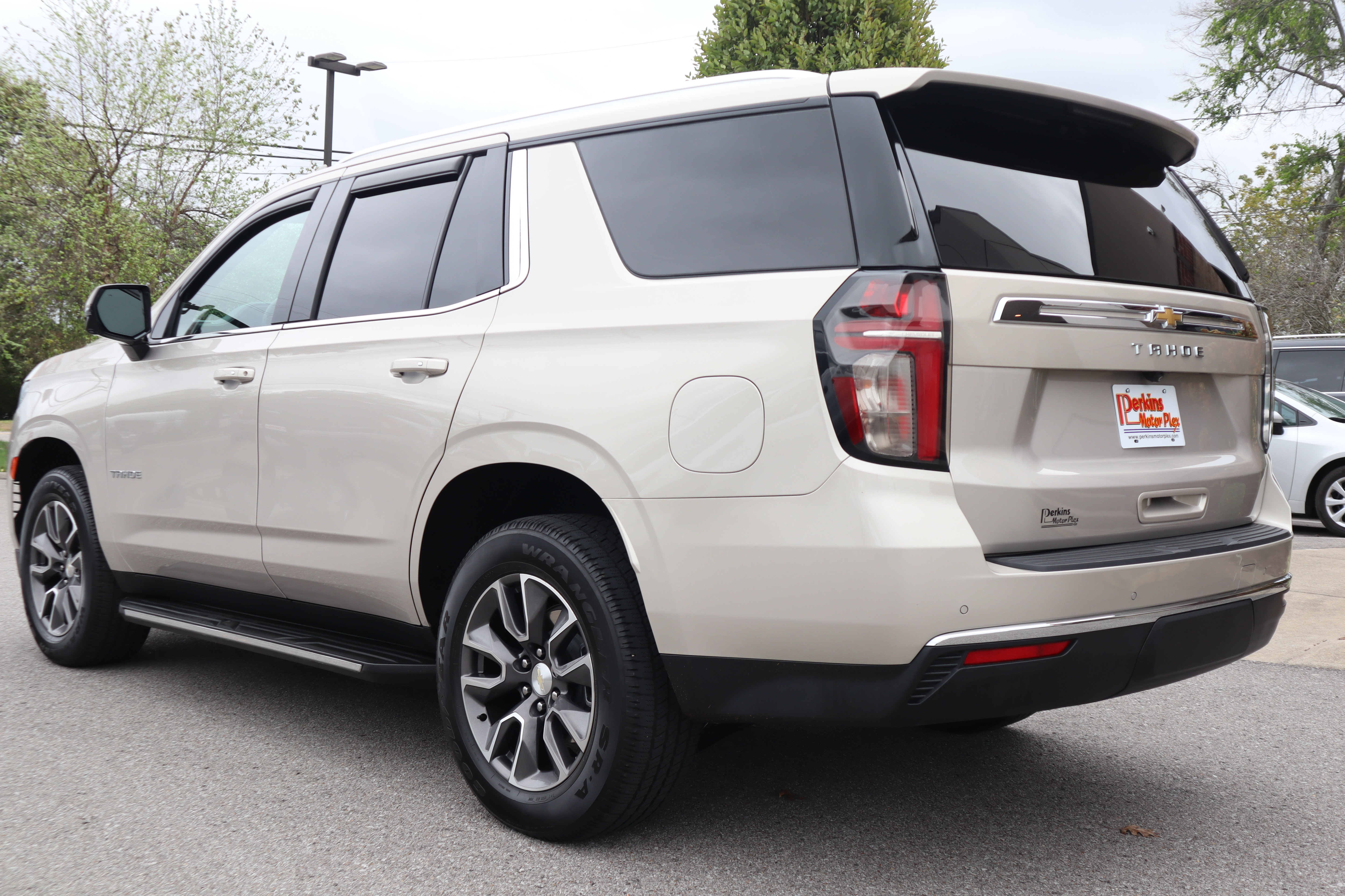 Used 2023 Chevrolet Tahoe LT w/ Luxury Package RWD image 9