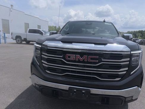 Used 2024 GMC Sierra 1500 SLT w/ SLT Premium Plus Package AWD/4WD image 4