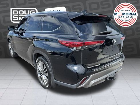 Used 2020 Toyota Highlander Platinum AWD/4WD image 3