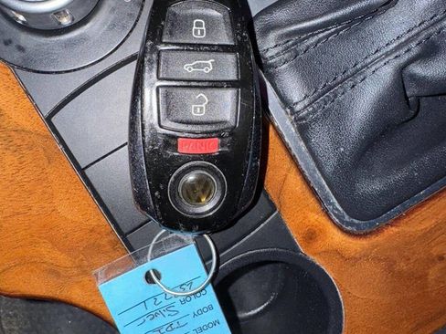 Used 2014 Volkswagen Touareg TDI image 37