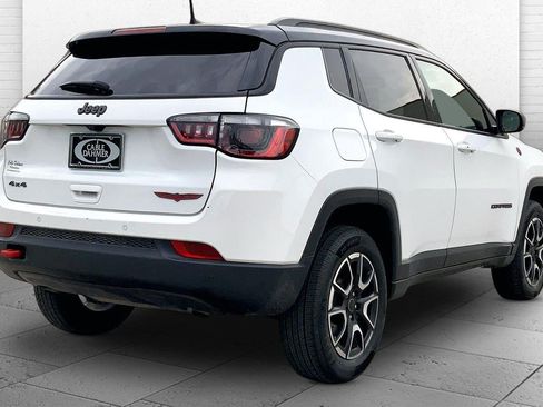 Used 2025 Jeep Compass Trailhawk AWD/4WD image 13
