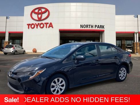 Certified 2025 Toyota Corolla LE FWD image 1