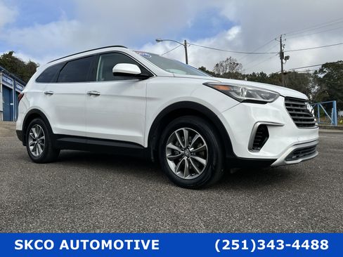 Used 2018 Hyundai Santa Fe SE w/ Cargo Package image 7