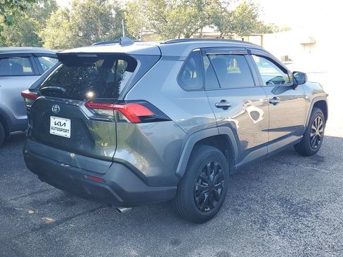 Used 2020 Toyota RAV4 LE FWD image 4