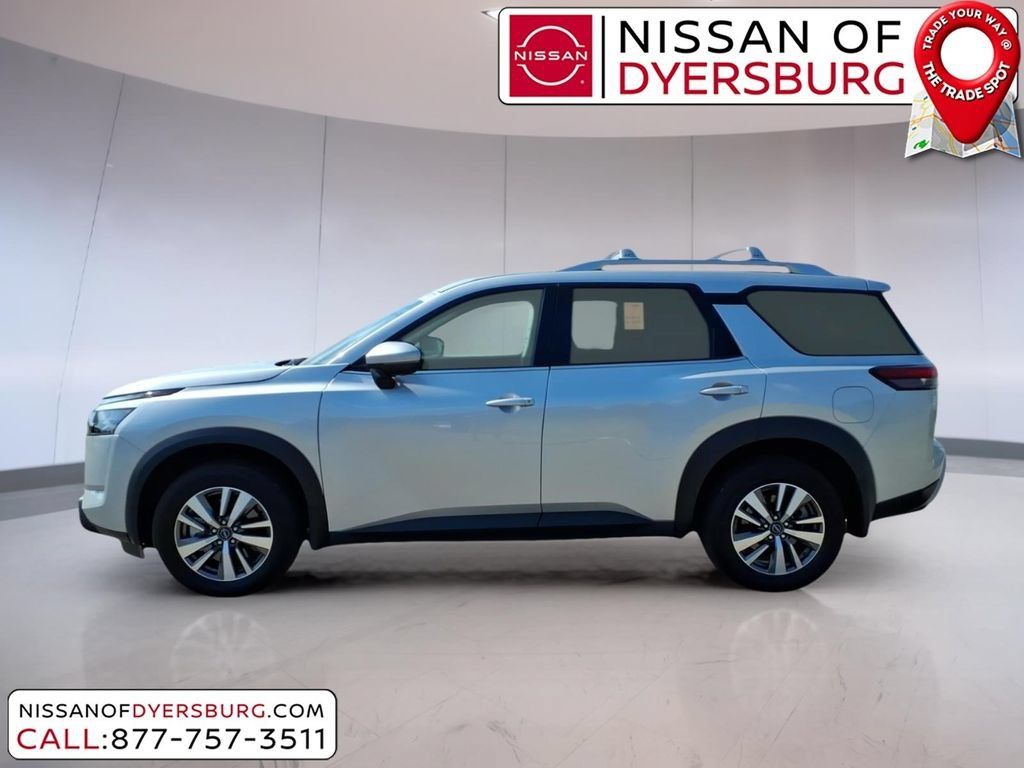 Used 2025 Nissan Pathfinder SL AWD/4WD image 6