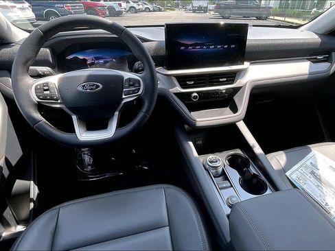 New 2026 Ford Explorer Active w/ Active Comfort Package RWD image 5