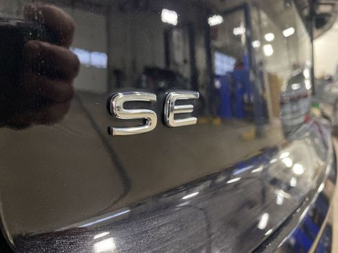 Used 2024 Volkswagen Atlas Cross Sport SE w/ Black Wheel Package image 35