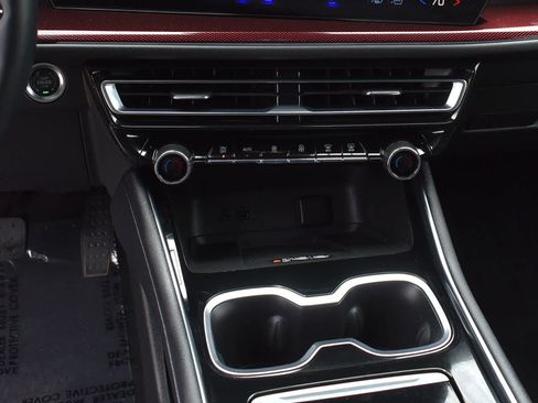 Used 2024 Chevrolet Traverse RS AWD/4WD image 19