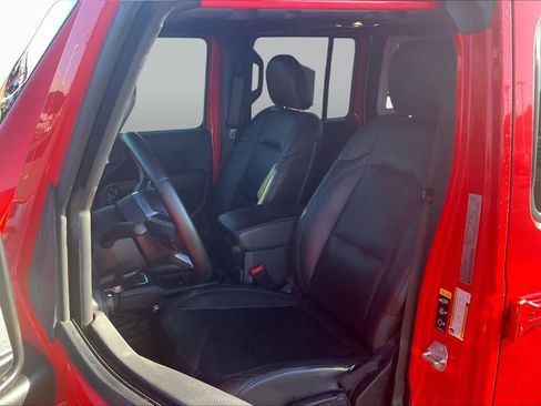 Used 2021 Jeep Wrangler Unlimited Sahara AWD/4WD image 8
