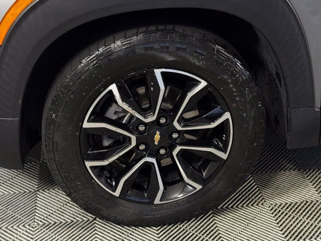 Used 2023 Chevrolet TrailBlazer ACTIV w/ Sun and Liftgate Package FWD image 11