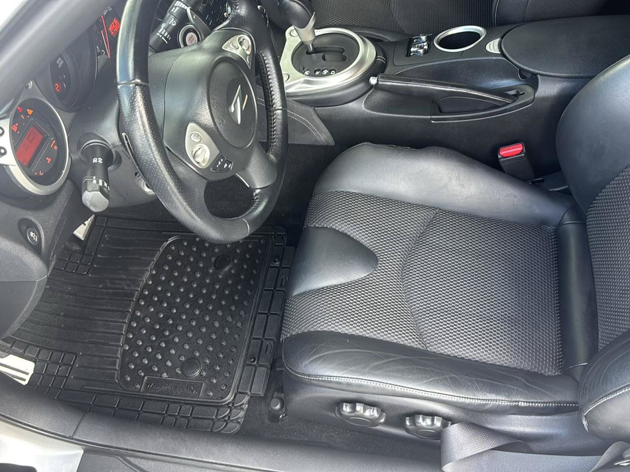 Used 2013 Nissan 370Z Touring w/ Sport Pkg RWD image 12