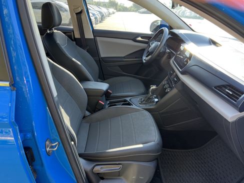 Certified 2023 Volkswagen Taos SE w/ Panoramic Sunroof Package FWD image 28
