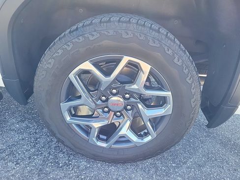 Used 2023 GMC Sierra 1500 SLT w/ SLT Premium Package AWD/4WD image 10