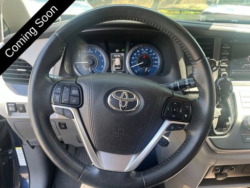 Used 2020 Toyota Sienna XLE FWD image 15