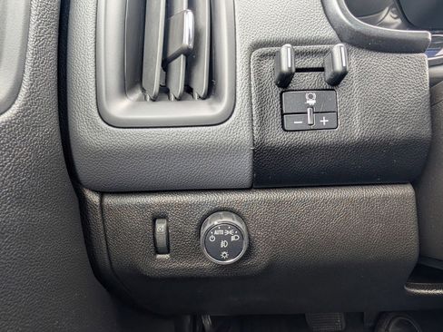 Used 2018 Chevrolet Colorado Z71 w/ Centennial Edition RWD image 30