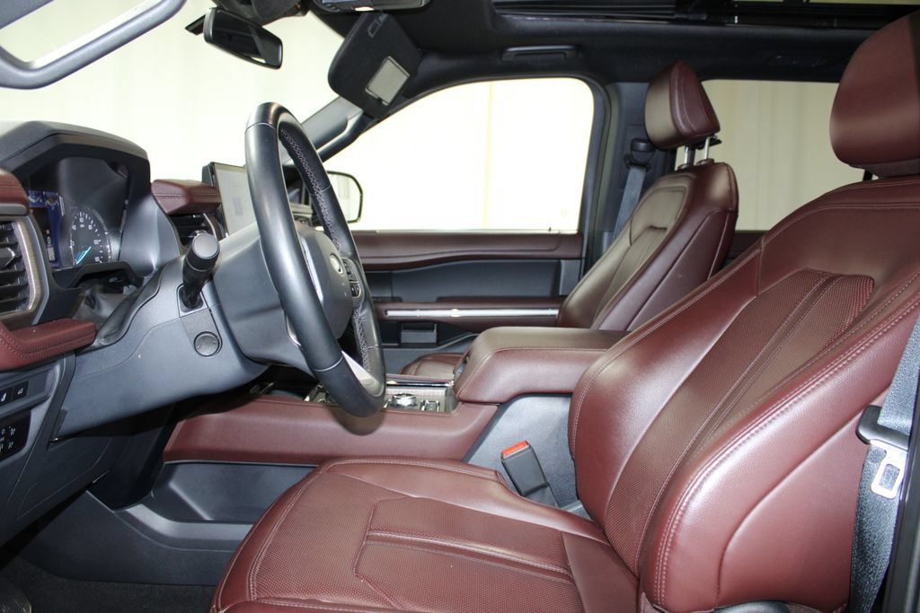Used 2024 Ford Expedition Limited AWD/4WD image 16