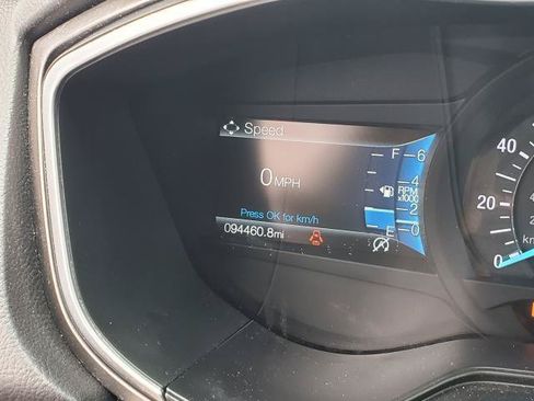 Used 2019 Ford Fusion SE w/ Equipment Group 151A FWD image 10