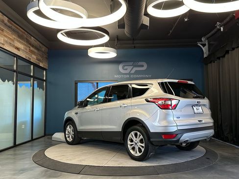 Used 2017 Ford Escape SE w/ SE Cold Weather Package AWD/4WD image 5