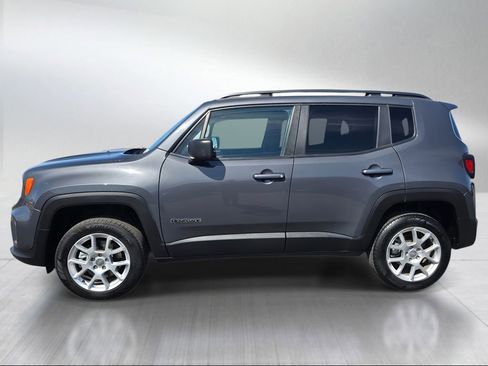 Used 2023 Jeep Renegade Latitude w/ Sun/Sound Group AWD/4WD image 3