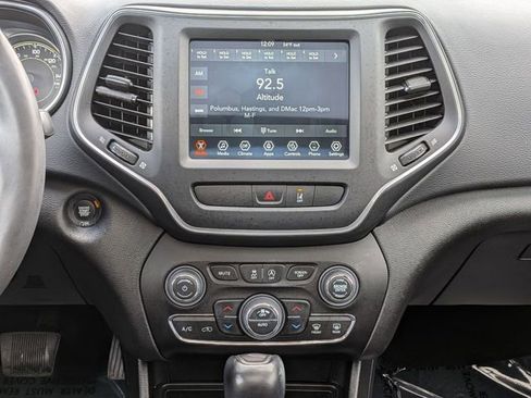 Used 2022 Jeep Cherokee Latitude Lux w/ Sun & Sound Group image 27