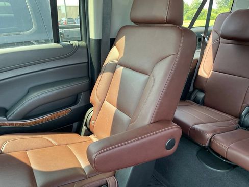 Used 2019 Chevrolet Suburban Premier w/ Premier Plus Edition AWD/4WD image 9