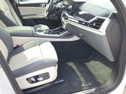 Used 2023 BMW X7 M60i AWD/4WD image 9