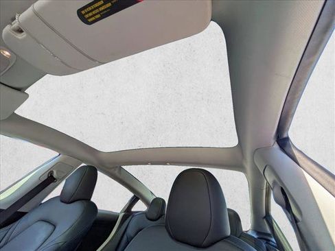Used 2023 Tesla Model 3 Standard Range image 13