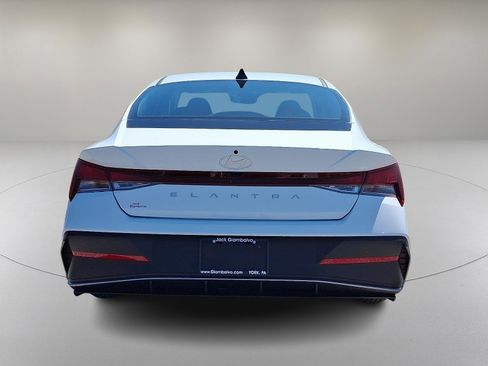 New 2025 Hyundai Elantra SE image 6
