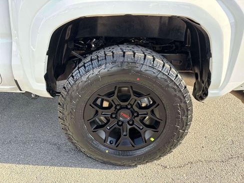 Used 2024 Toyota Tacoma SR5 AWD/4WD image 7