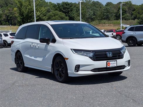 Certified 2024 Honda Odyssey Sport image 3