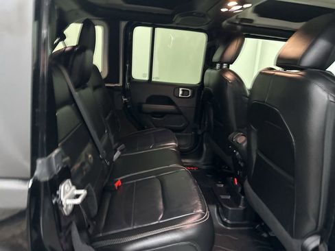 Used 2019 Jeep Wrangler Unlimited Sahara image 25