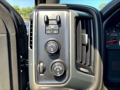 Used 2018 Chevrolet Silverado 2500 LTZ w/ Vortec Plus Package image 34