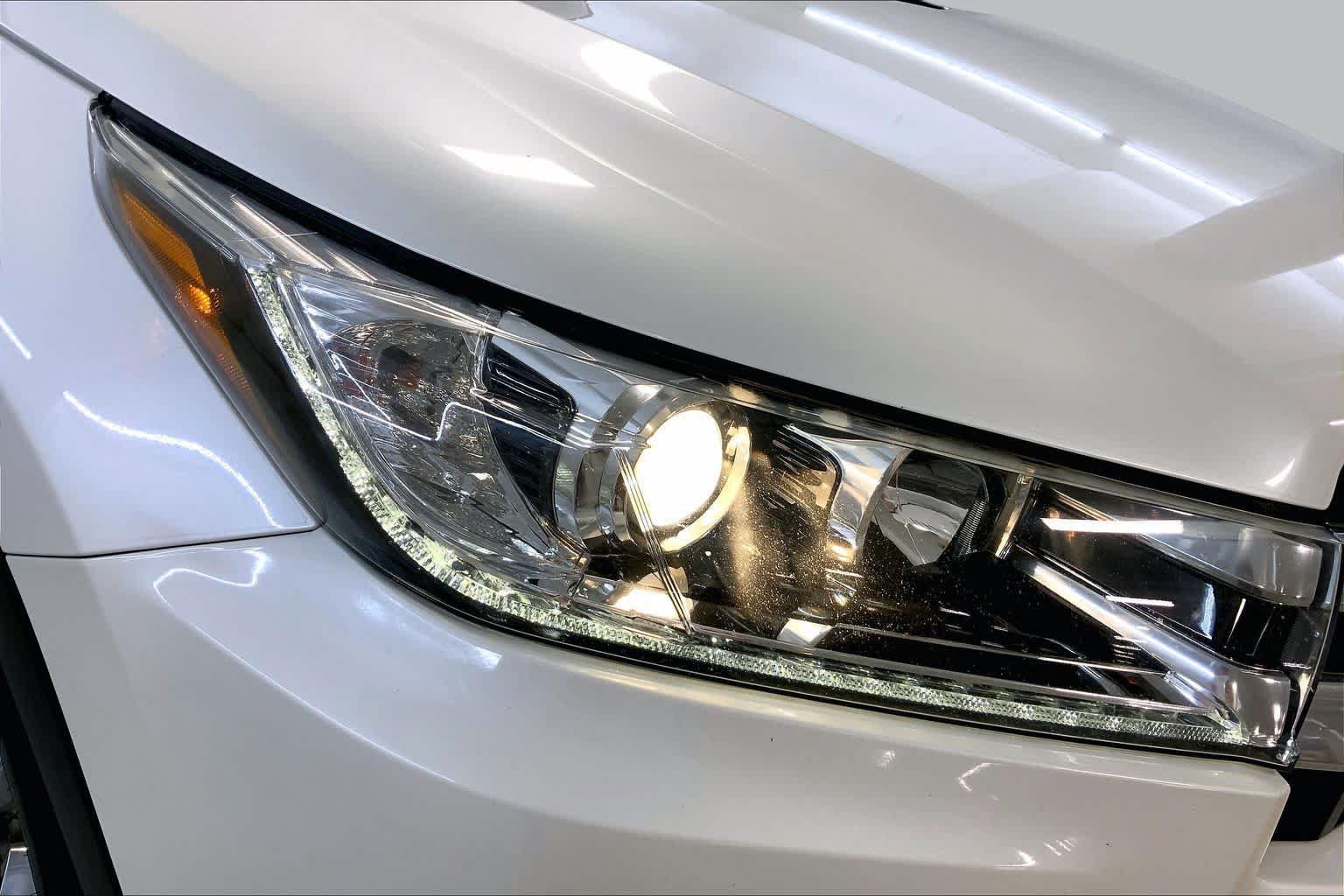 Used 2017 Toyota Highlander Limited Platinum AWD/4WD image 27