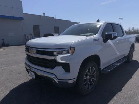 Used 2025 Chevrolet Silverado 1500 LT image 3