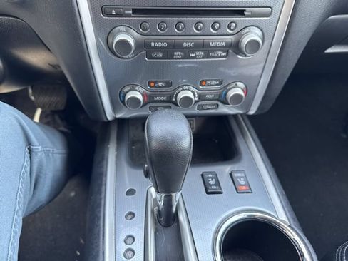 Used 2019 Nissan Pathfinder SL AWD/4WD image 46