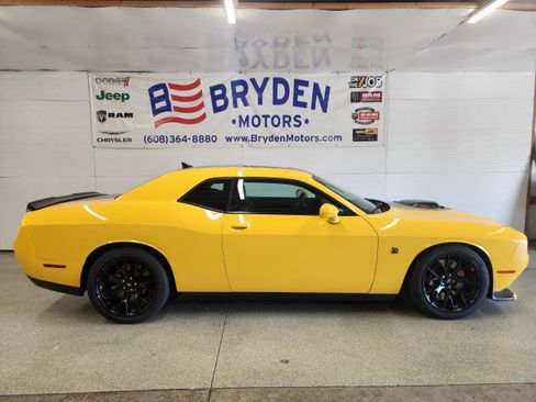 Used 2017 Dodge Challenger R/T Scat Pack image 1