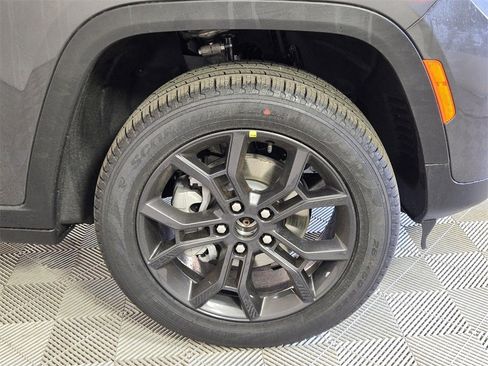 New 2025 Jeep Grand Cherokee Limited image 15