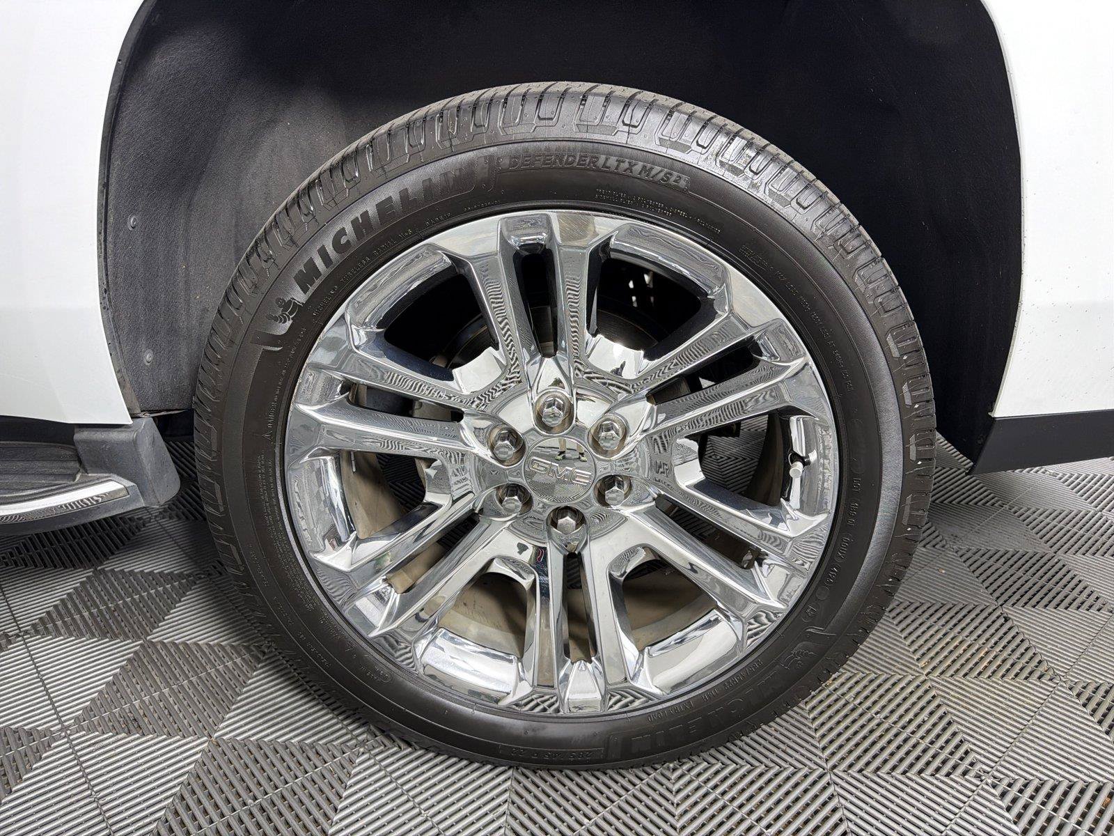 Used 2017 GMC Yukon SLT w/ Premium Edition RWD image 19