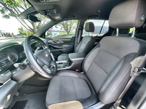 Used 2023 Chevrolet Traverse LT FWD image 19