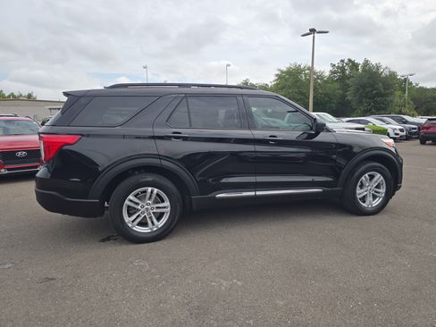 Used 2022 Ford Explorer XLT w/ Equipment Group 202A AWD/4WD image 9