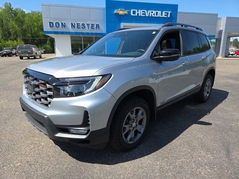Used 2024 Honda Passport TrailSport image 3