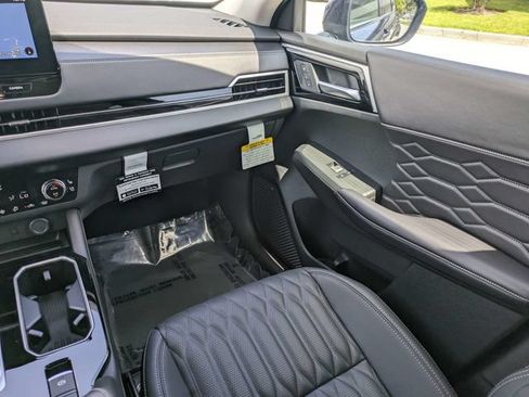 New 2026 Mitsubishi Outlander SEL AWD/4WD image 17