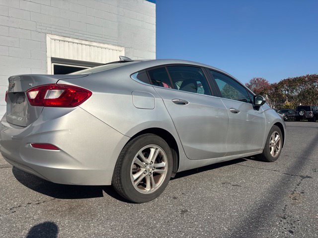 Used 2017 Chevrolet Cruze LT w/ Convenience Package FWD image 4