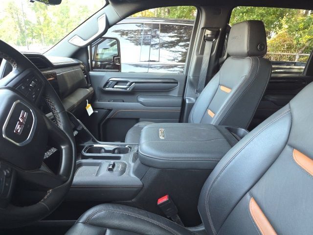 Used 2025 GMC Sierra 2500 AT4 w/ AT4 Premium Plus Package AWD/4WD image 4