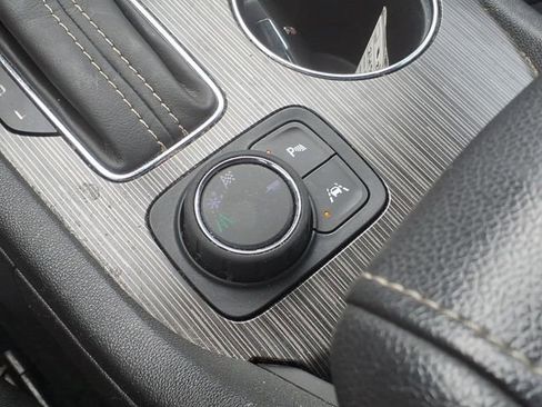 Used 2019 GMC Acadia SLT w/ LPO, Cargo Package FWD image 32