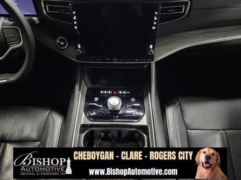 Used 2024 Jeep Wagoneer L Series III w/ Flexible Seating Group image 22