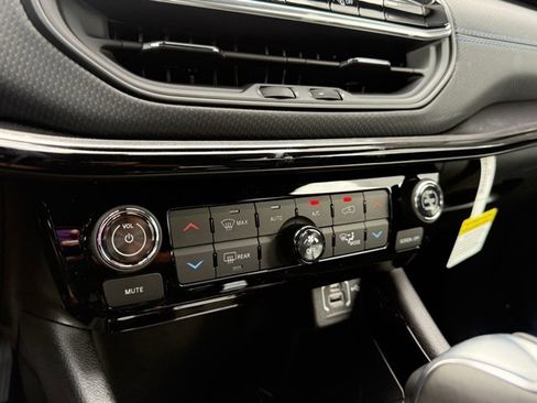 New 2026 Jeep Compass Limited image 18