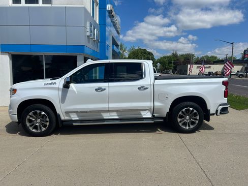 Used 2023 Chevrolet Silverado 1500 High Country w/ Technology Package AWD/4WD image 1